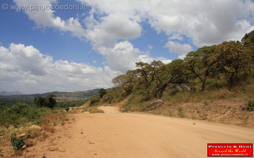 Ethiopia - Sulla strada per Turni - 13.jpg
